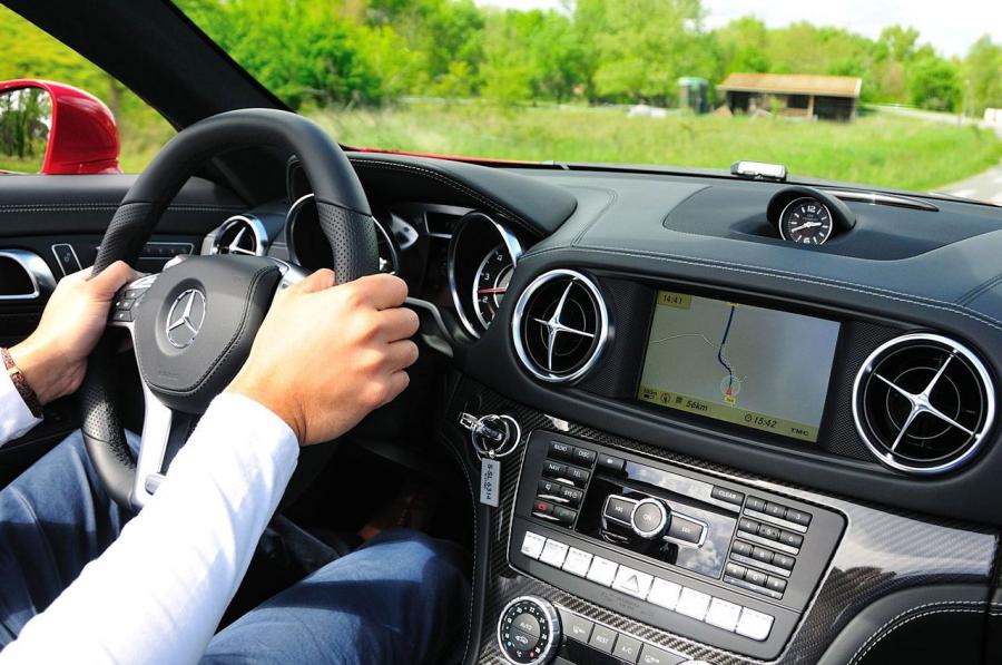  Mercedes-Benz SL63 AMG 2013 года  (фото 23 из 84)